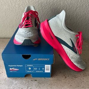 NWT BROOKS Hyperion Tempo Women’s Sneaker Style 1203281B110 - Size 9 Medium / B
